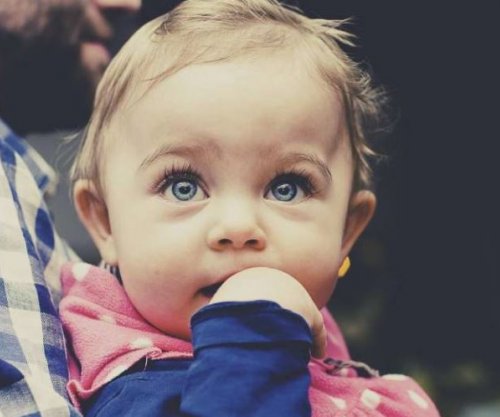 Studim: Stresi i nënës gjatë shtatzënisë përshpejton daljen e dhëmbëve tek foshnjat