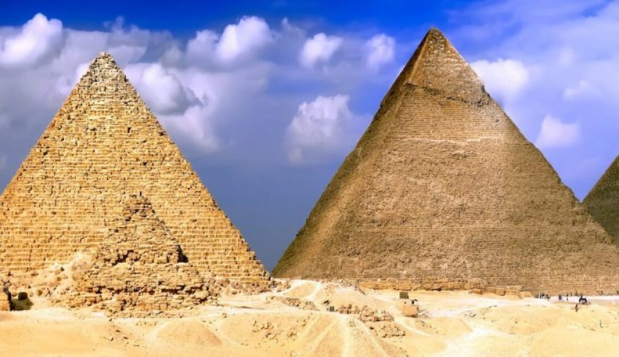 Piramidat u ndërtuan me anë të një dege të lashtë të Nilit