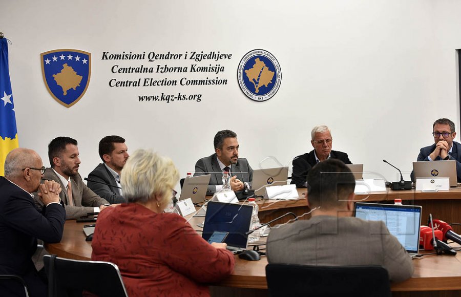 PDK-ja dhe LVV-ja përplasen në KQZ për qendrat e votimit jashtë Kosovës