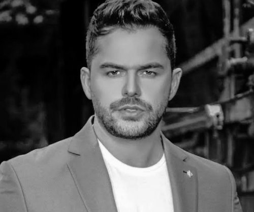 Raportohet se ka vdekur këngëtari Shpat Kasapi