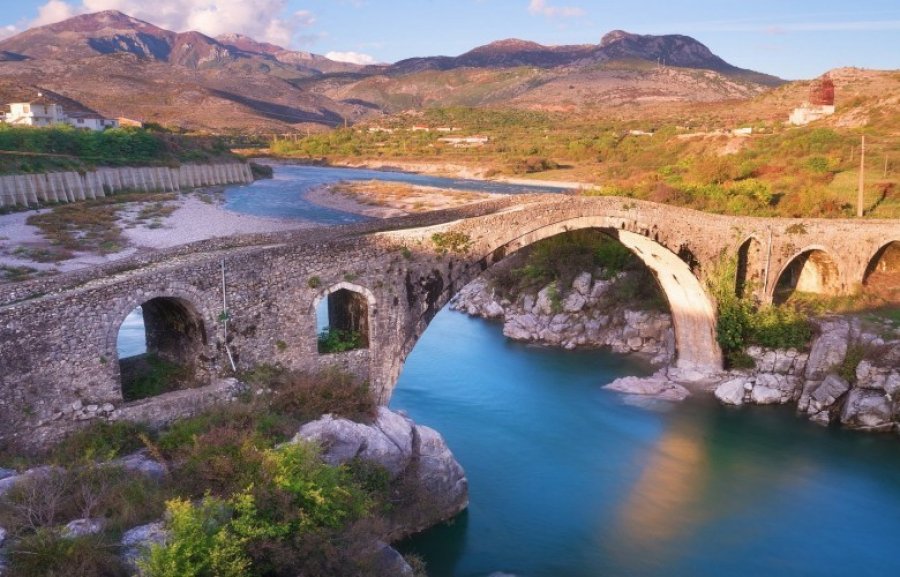 Reshjet e dendura të shiut nuk rrezikuan monumentet në Gjirokastër
