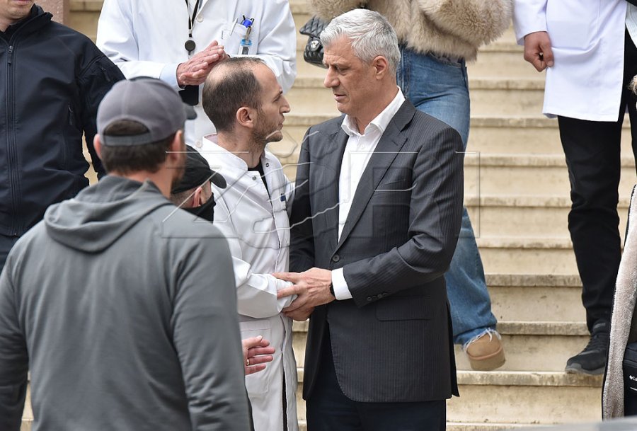 Doktori që u kujdes për babanë e Thaçit i bashkohet PDK-së