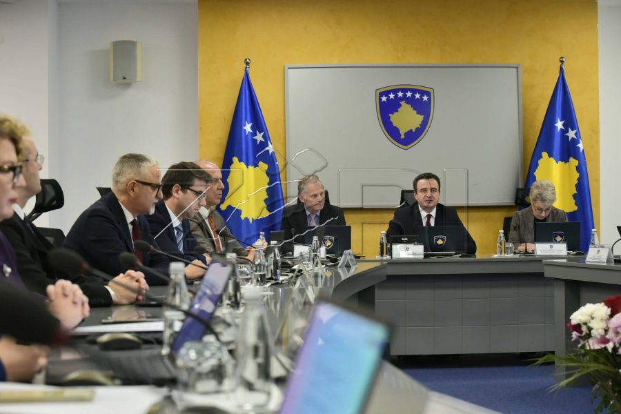 Ndahen mbi 4 milionë euro për punëtorët e RTK-së, Kurti e Murati megjithatë fajësojnë opozitën