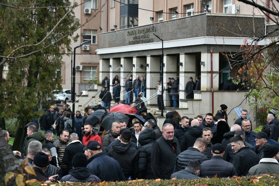 Prishtina në ditën e katërt pa autobusë, punëtorët vazhdojnë të kërkojnë pagën e tyre me protesta