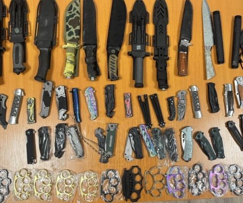 Arrestohet personi që dyshohet se u shiste të miturve “armë të ftohta” në Prishtinë