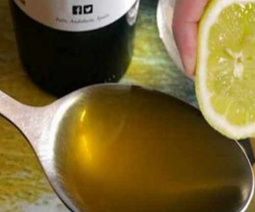 Shtrydhni një limon në vaj ulliri, ja çfarë do të ndodh