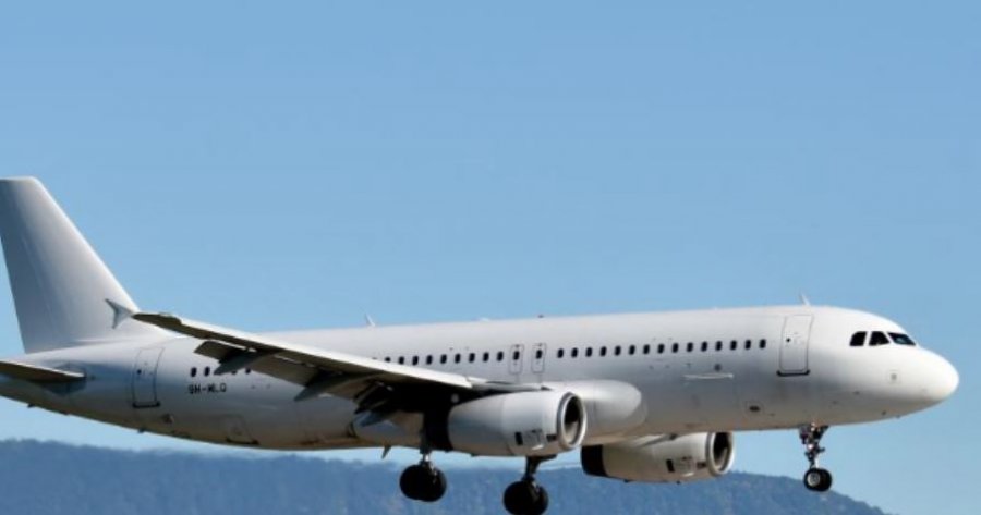 Kolaps ajror në Mbretërinë e Bashkuar: Problemi në software sjell vonesa dhe ndërprerje fluturimesh