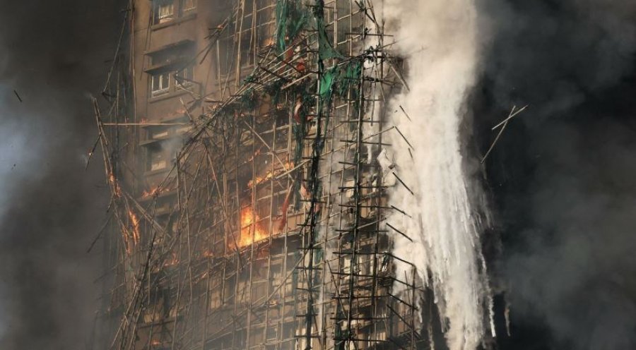 Arrestime të reja pas zjarrit vdekjeprurës në Hong Kong