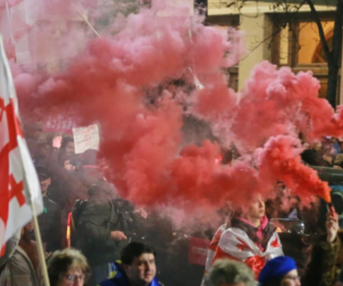 Arrestohet lideri i opozitës, tentoi t’i vinte flakën gjykatës në Gjeorgji 