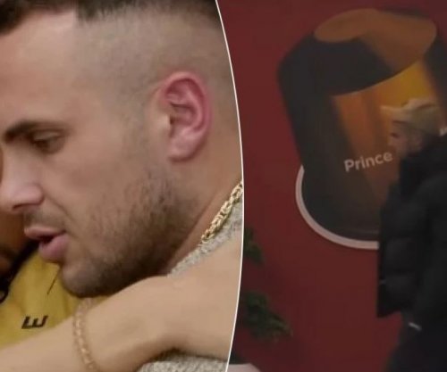 Edi bredh në oborr duke thirrur Dolcen: Dolce, Dolce, je duke më munguar [video]