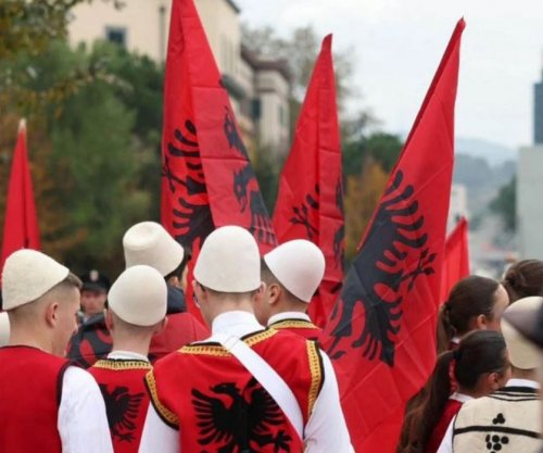 Shqiptarët e Shqipërisë zgjedhin Europën për festat, ndërsa Shqipëria mbushet me turistë nga Kosova