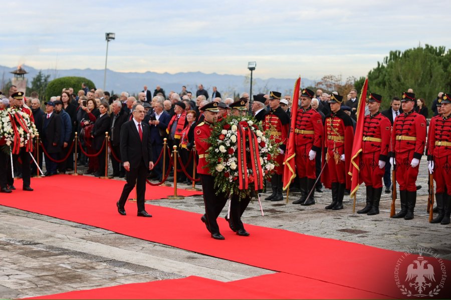Begaj uron Ditën e Çlirimit: Liria jonë qëndron mbi qëndresën dhe gjakun e dëshmorëve