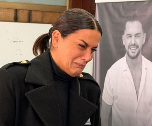 Big Mama e përlotur në homazhet për Shpat Kasapin