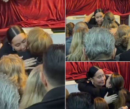 E prekur dhe me lot në sy, Dafina Zeqiri e pranishme në homazhet për Shpat Kasapin