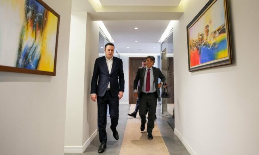Ambasadori italian takohet me Abdixhikun, flasin për zhvillimet politike dhe qëndrimet e LDK-së