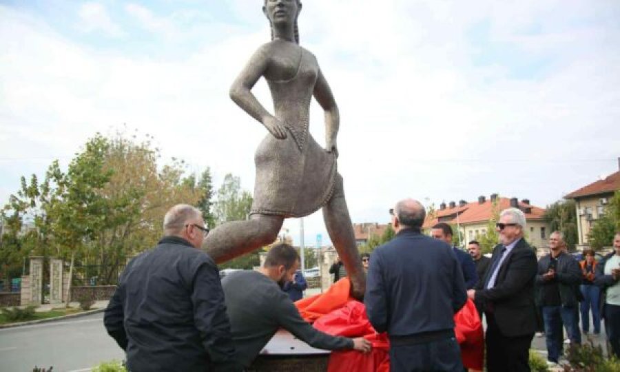 Rikthehet në formë statuje “Vrapuesja e Prizrenit” – Totaj: Pjesë e identitetit të qytetit