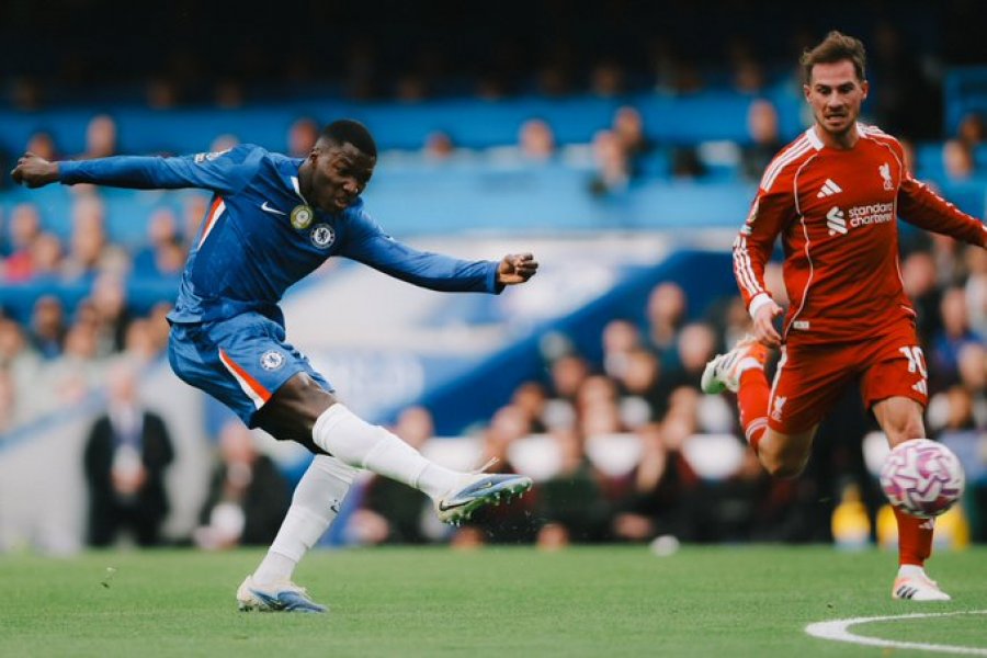 Chelsea e mbyll pjesën e parë në epërsi ndaj Liverpoolit
