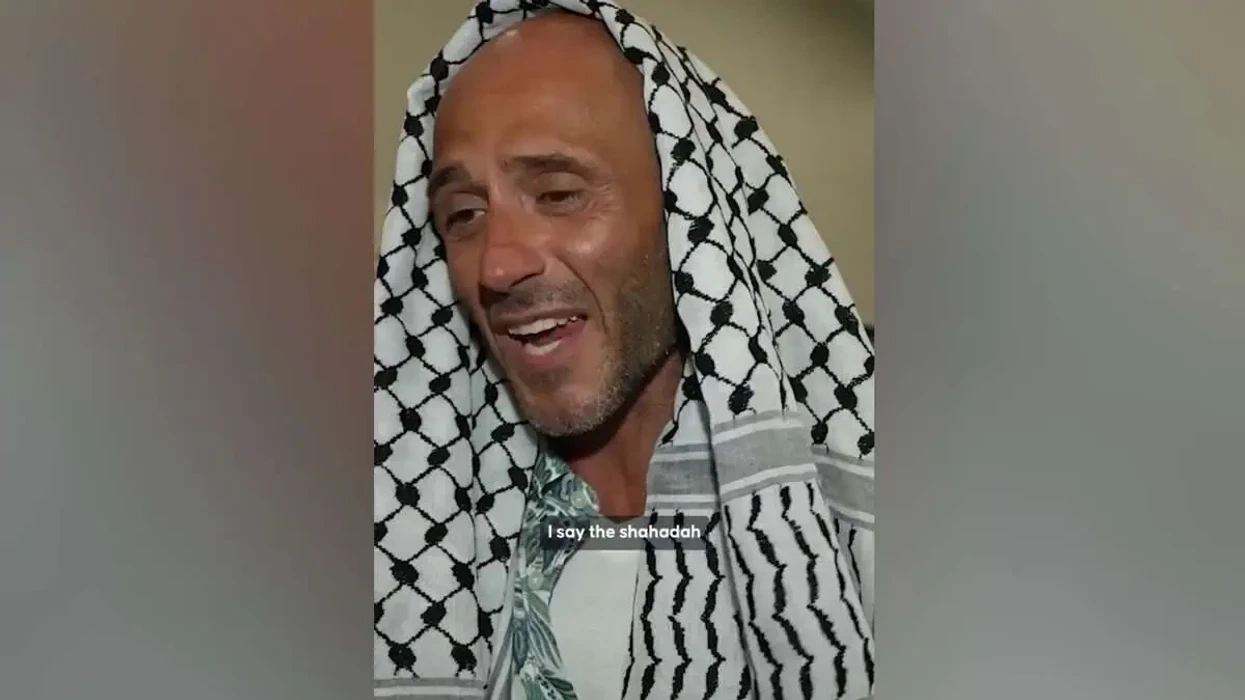 Aktivisti italian konvertohet në mysliman gjatë paraburgimit në Izrael: Thashë shahadetin, u ndjeva sikur rilinda