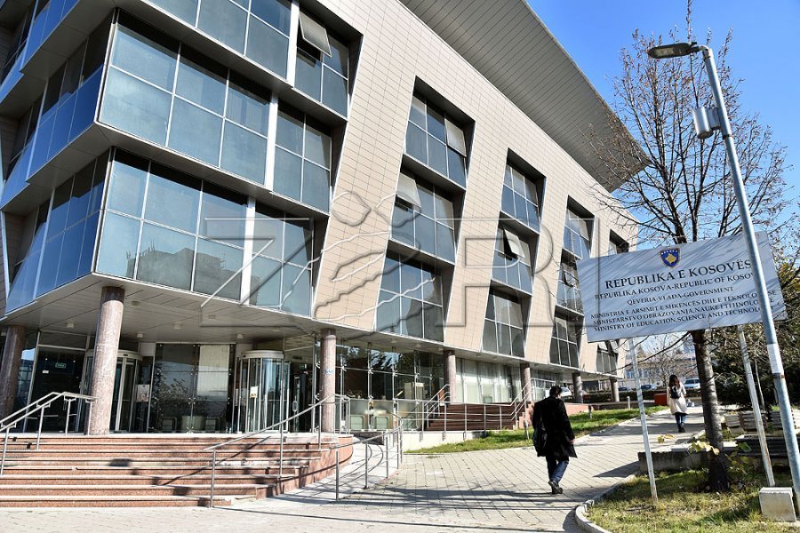 MASHTI tërheq 16 licenca të mësimdhënësve