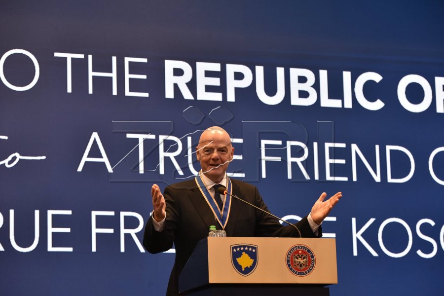 Infantino ia dedikon dekoratën Fadil Vokrrit dhe popullit të Kosovës
