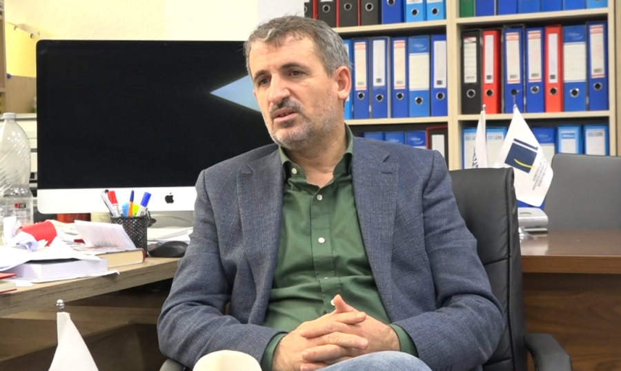 Miftaraj ironizon me Rrustemin: Shpresojmë që s’të shkon mendja të kërkosh të mbyllen ambasadat