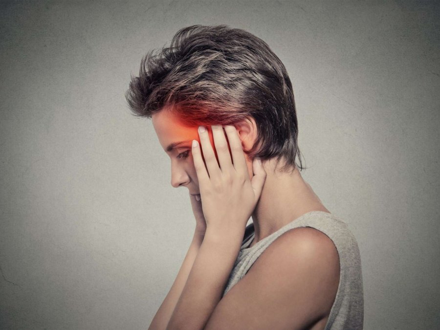 Përse ndodh pulsimi i veshëve dhe si ta largoni?