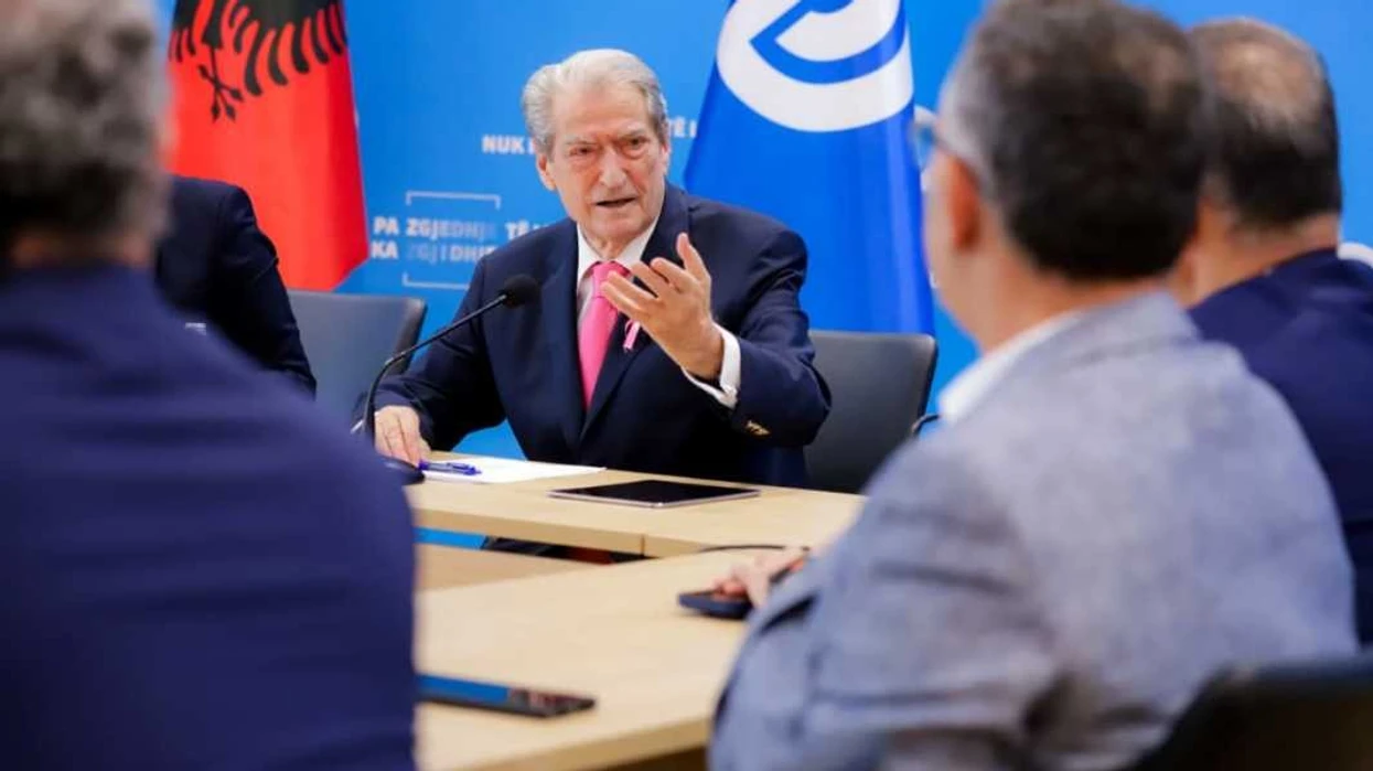 Berisha paralajmëron mocion ndaj Begajt: E bëjmë për nderin e Institucionit