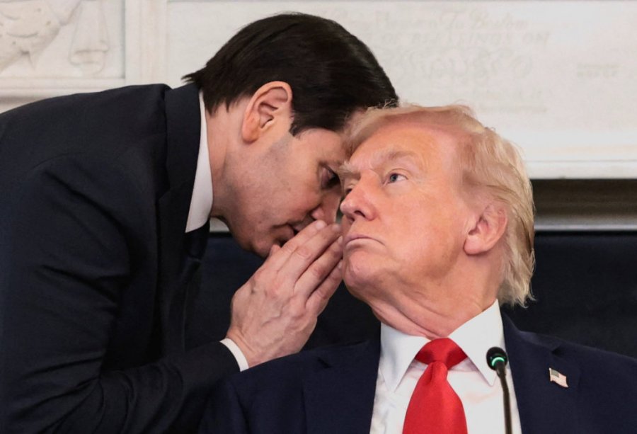 “Marrëveshja u arrit”, momenti kur Rubio i pëshpërit në vesh Trumpit