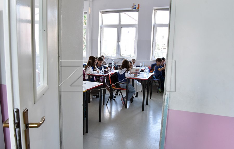 Të ftohtit shkurton orët e mësimin në disa shkolla në kryeqytet