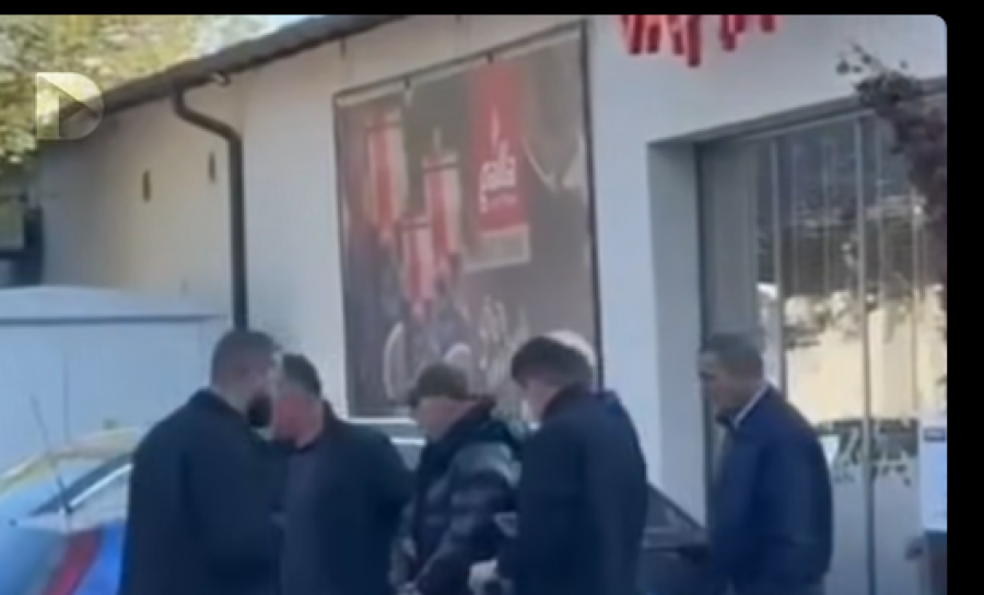 Momenti i arrestimit të Fatmir Shehollit në qendër të Prishtinës [video]