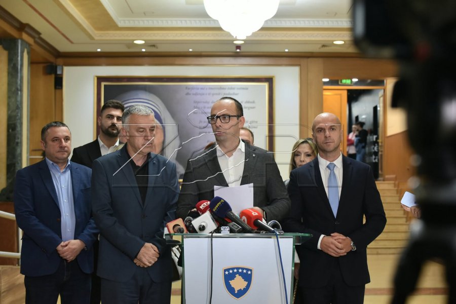 Lista Serbe: U shkel Kushtetuta, Kuvendi nuk është konstituuar
