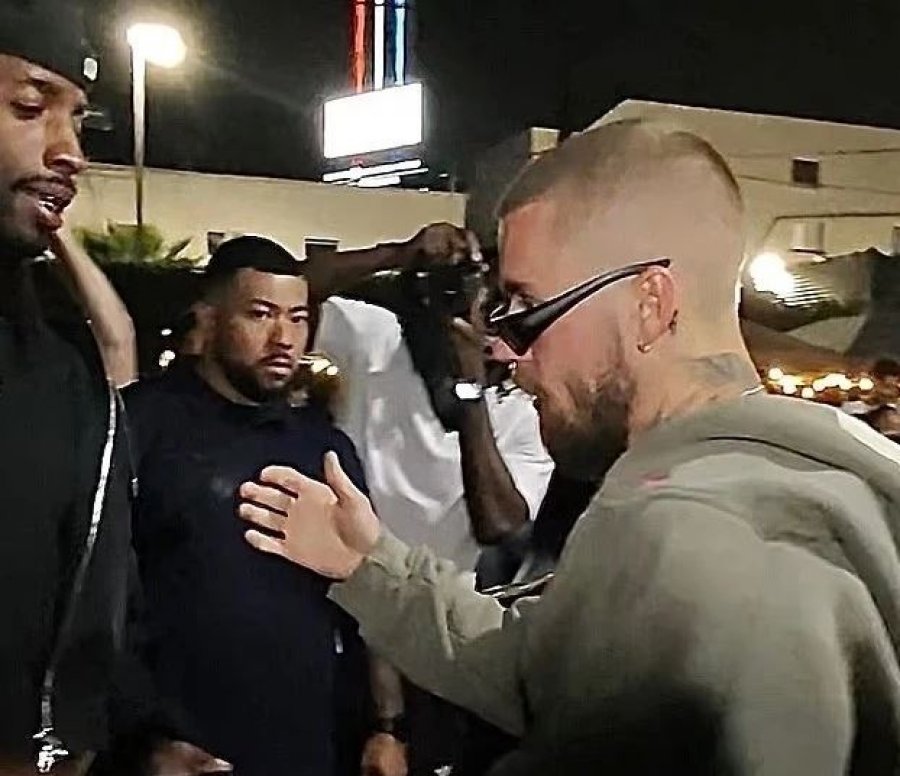 Justin Bieber tërheq vëmendjen me pamjen e tij të çrregullt në ndeshjen e basketbollit në Los Angeles