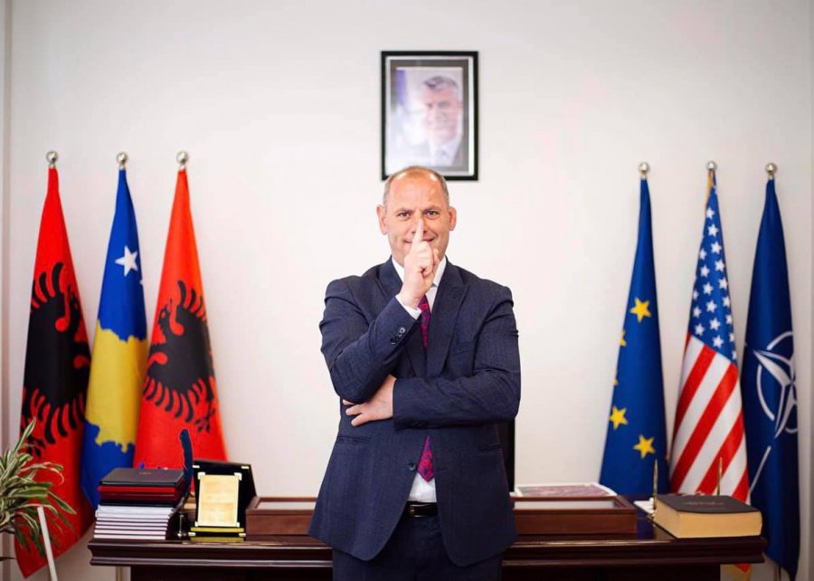 Lladrovci e shpall fitoren në Drenas, ia dedikon Thaçit, Veselit, Krasniqit e Selimit