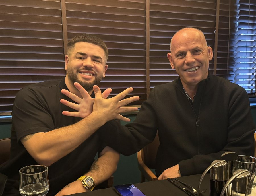 “Urime fitoren, Ramiz” - Noizy uron Lladrovcin