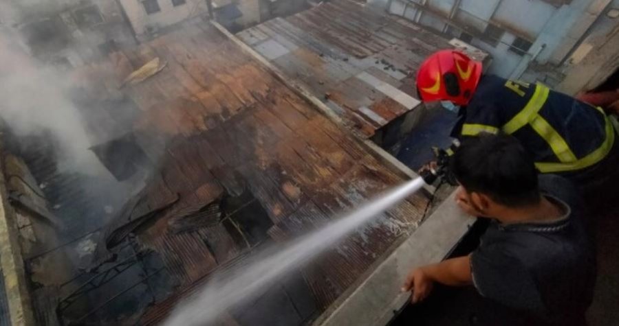 Zjarri shkrumbon fabrikën në Bangladesh, raportohet për disa viktima