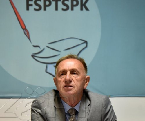Punëtorët teknikë të 13 shkollave fillore në Prishtinë, në grevë për pagat e qershorit