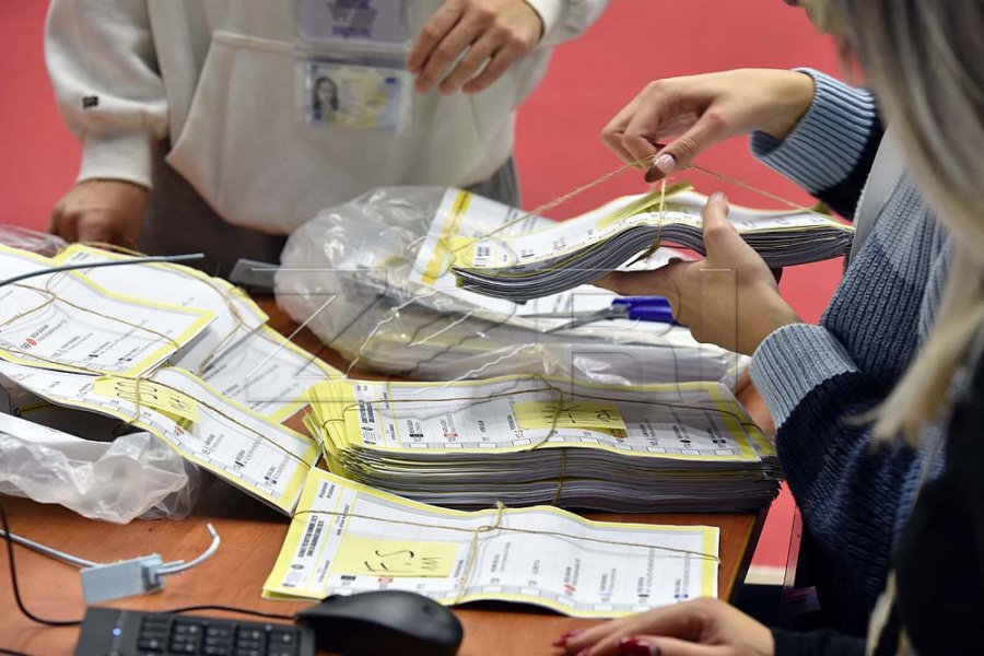 Vazhdon numërimi i votave nga jashtë Kosovës – KQZ-ja: Deri tani janë numëruar mbi 50% e fletëvotimeve