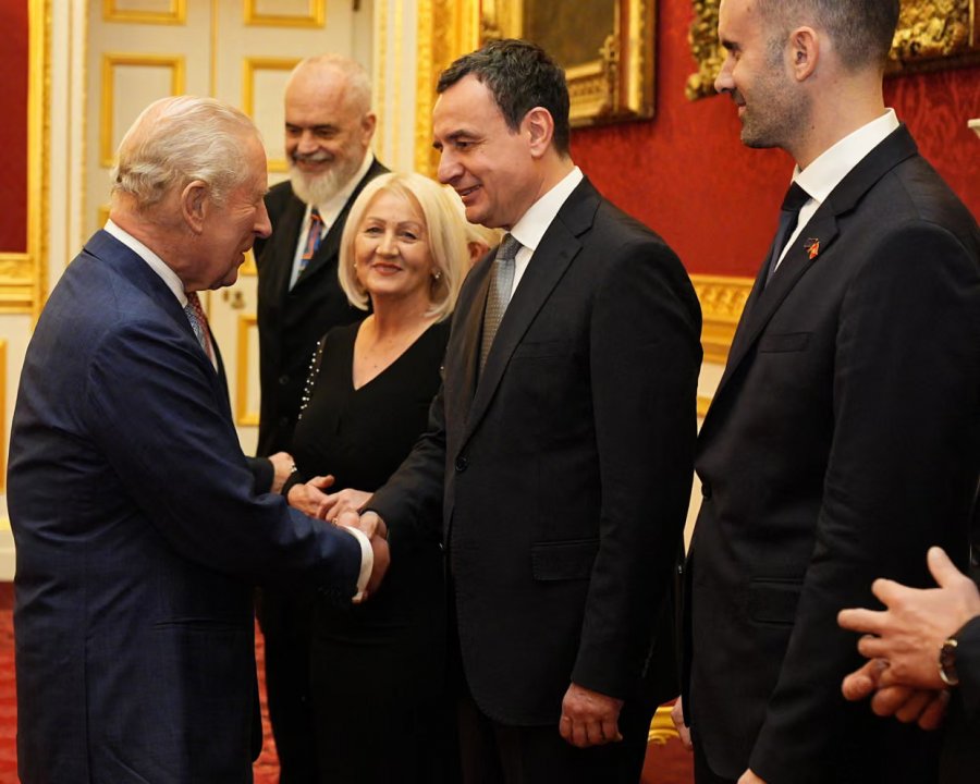 Kurti në pritjen nga mbreti Charles III theksoi marrëdhëniet e ngushta mes Kosovës dhe Britanisë së Madhe