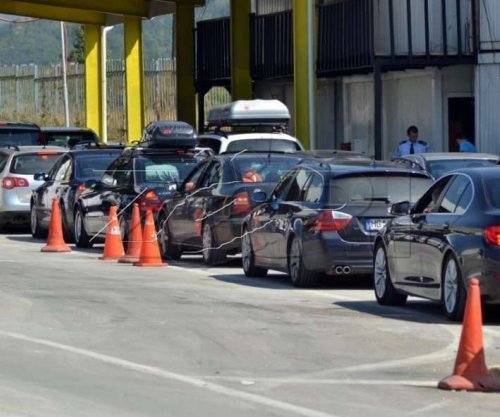 Pritja e mërgimtarëve nëpër pikëkalimet kufitare, kaq orë po zgjasin