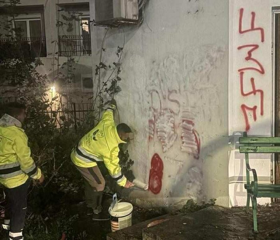 Autoritetet malazeze e fshijnë grafitin ku shkruhej “APRZ UÇK 1878”