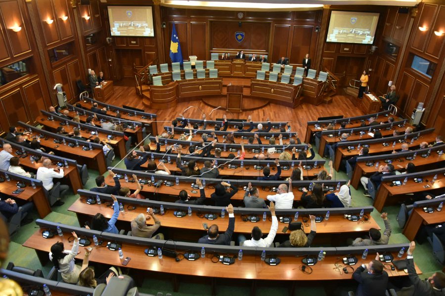 Kuvendi njofton zyrtarisht për seancën e së dielës