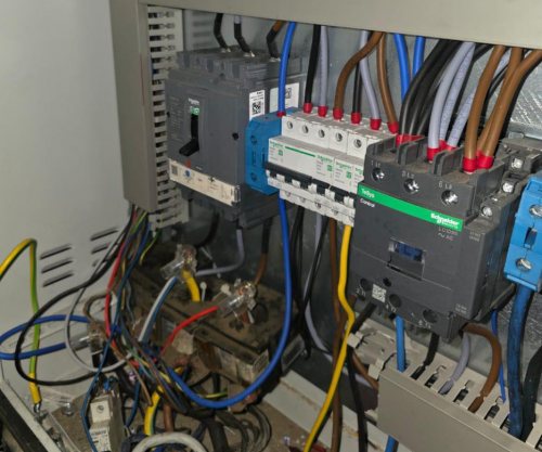 Dëmtohet ndiçimi elektrik te “Rruga B” në Prishtinë, komuna jep detaje