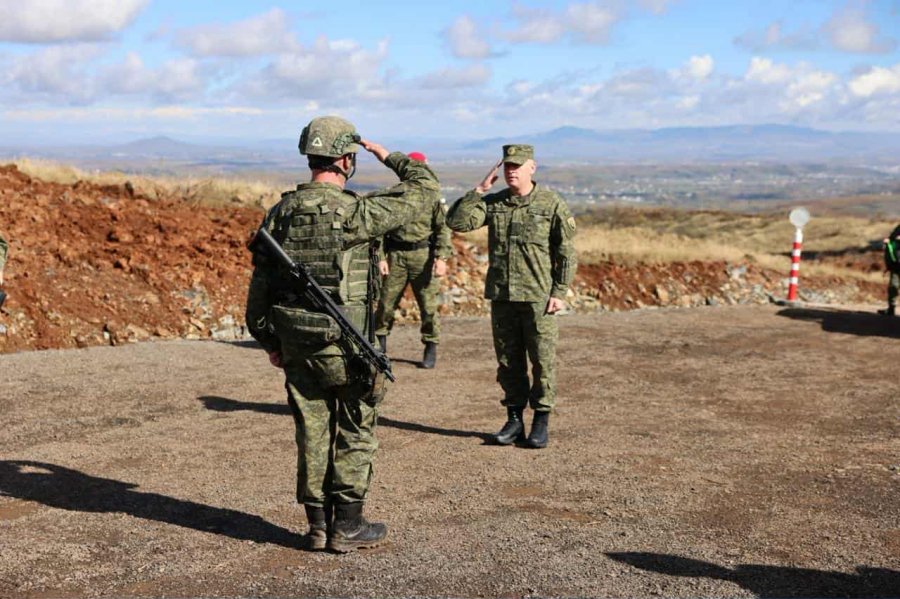 Komandanti i FSK-së përcjell nga afër demonstrimet e ushtrimit