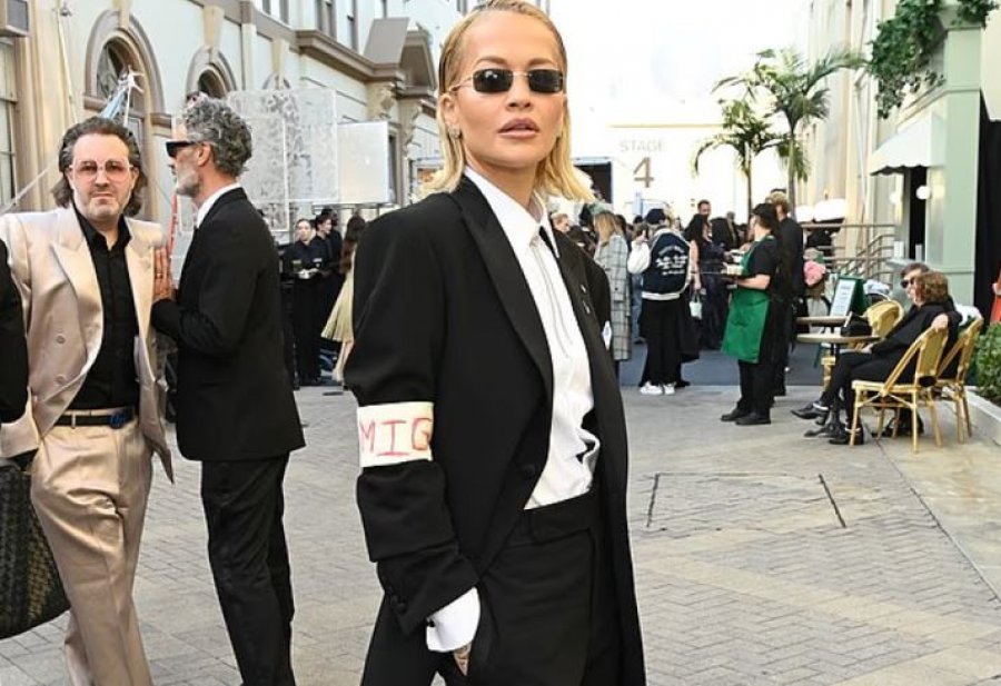 Ç’nënkupton shiriti në krahun e Rita Orës?