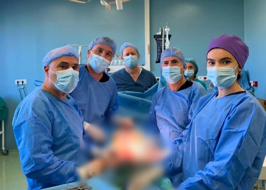 Në Kirurgjinë Vaskulare u krye një intervenim i rrallë, zgjati pesë orë