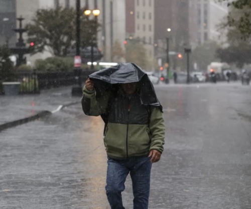 New Yorku përfshihet nga moti i keq, dy të vdekur nga reshjet e dendura të shiut