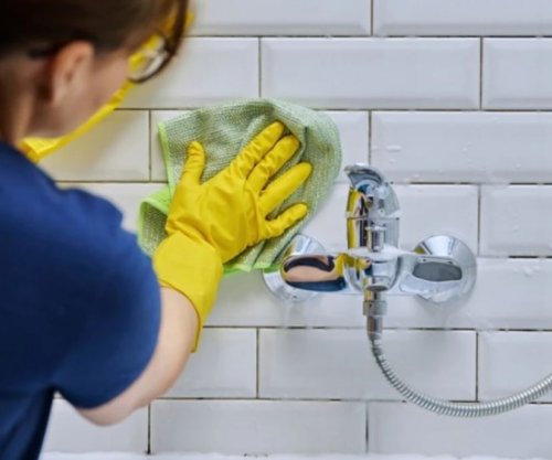 Si të hiqni shtresat e sapunit në banjo, pa fërkim dhe pa kimikate agresive