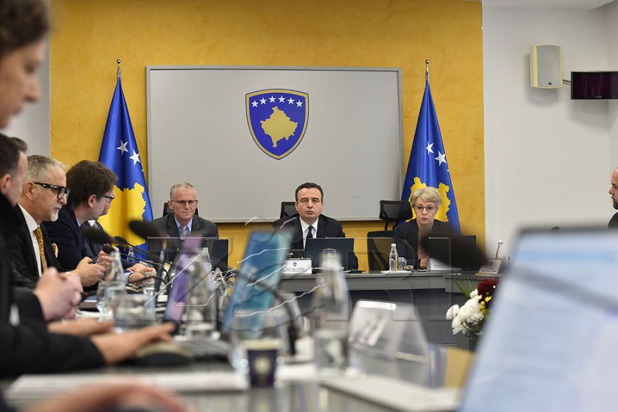 Qeveria miraton propozimin për rritje të pagës minimale në sektorin privat