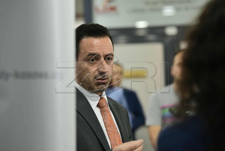 Basha njofton se kapitulli 3 është fshirë dhe emri i tij është hequr nga artikulli kundër UÇK-së