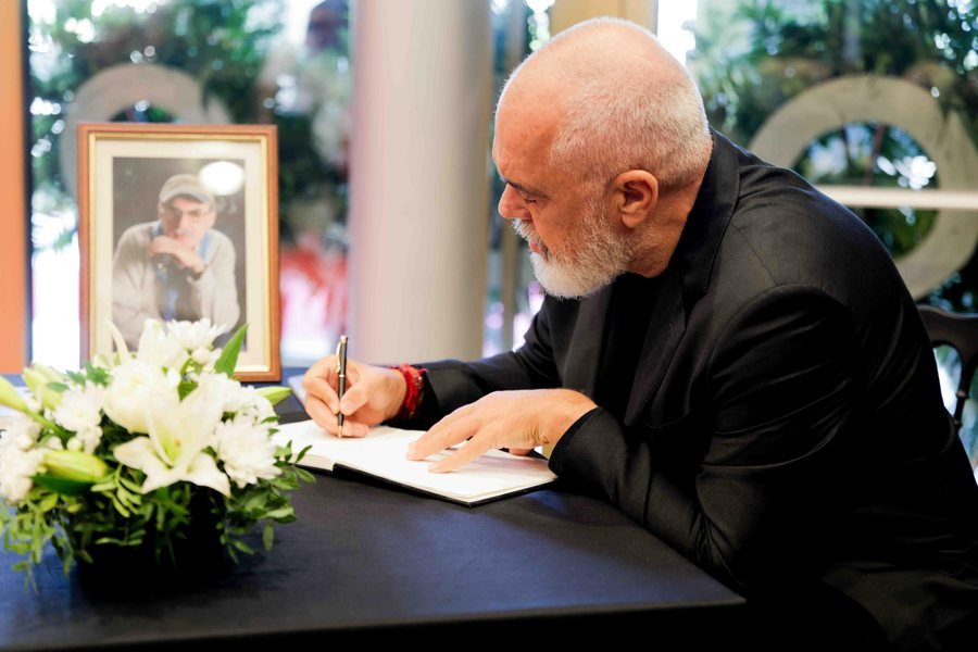 Edi Rama, homazhe në nder të regjisorit të shquar Dhimitër Anagnosti